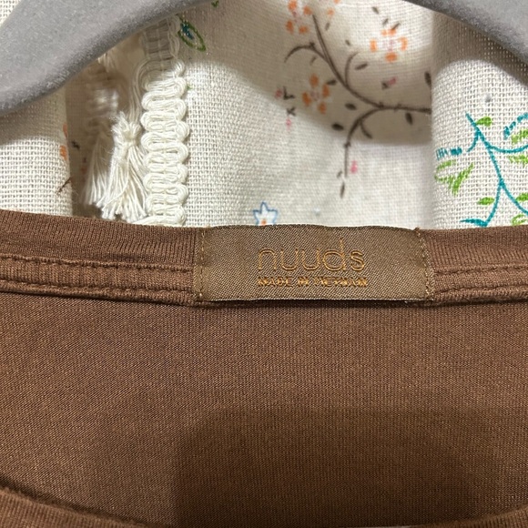 3/$30 NUUDS Sable Brown Rayon Knit Boxy Super Soft T-Shirt Size Large - Picture 2 of 4